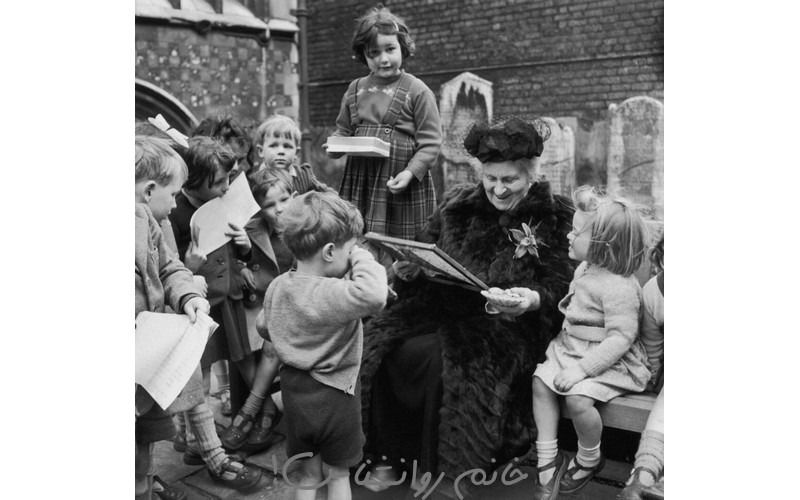 Maria Montessori with children